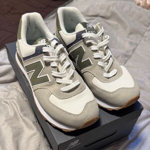 New Balance Men's White and Gray Sneakers